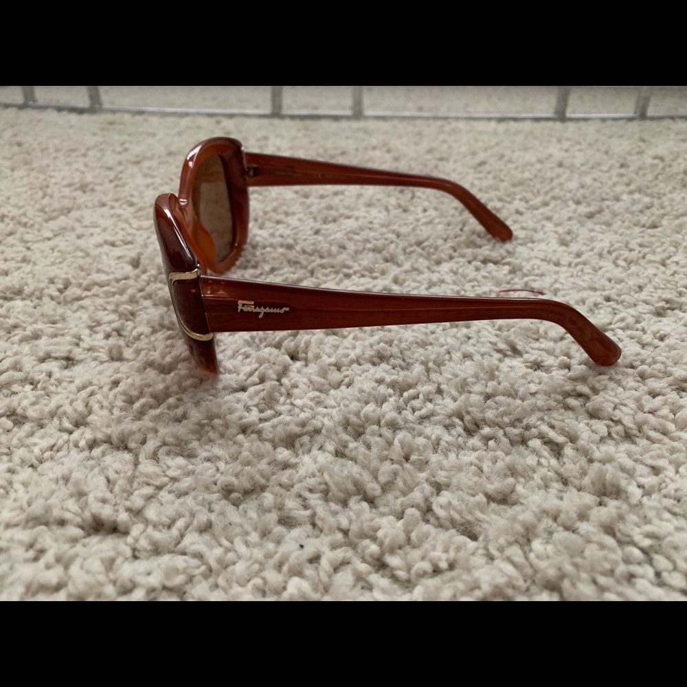 New Salvatore Ferragamo sunglasses - Picture 6 of 8